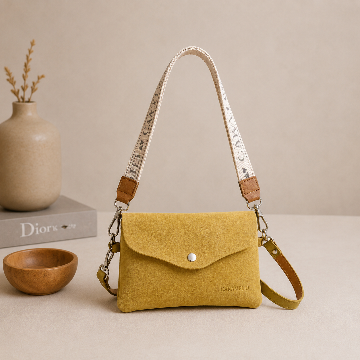 Bolso de cuero amarillo