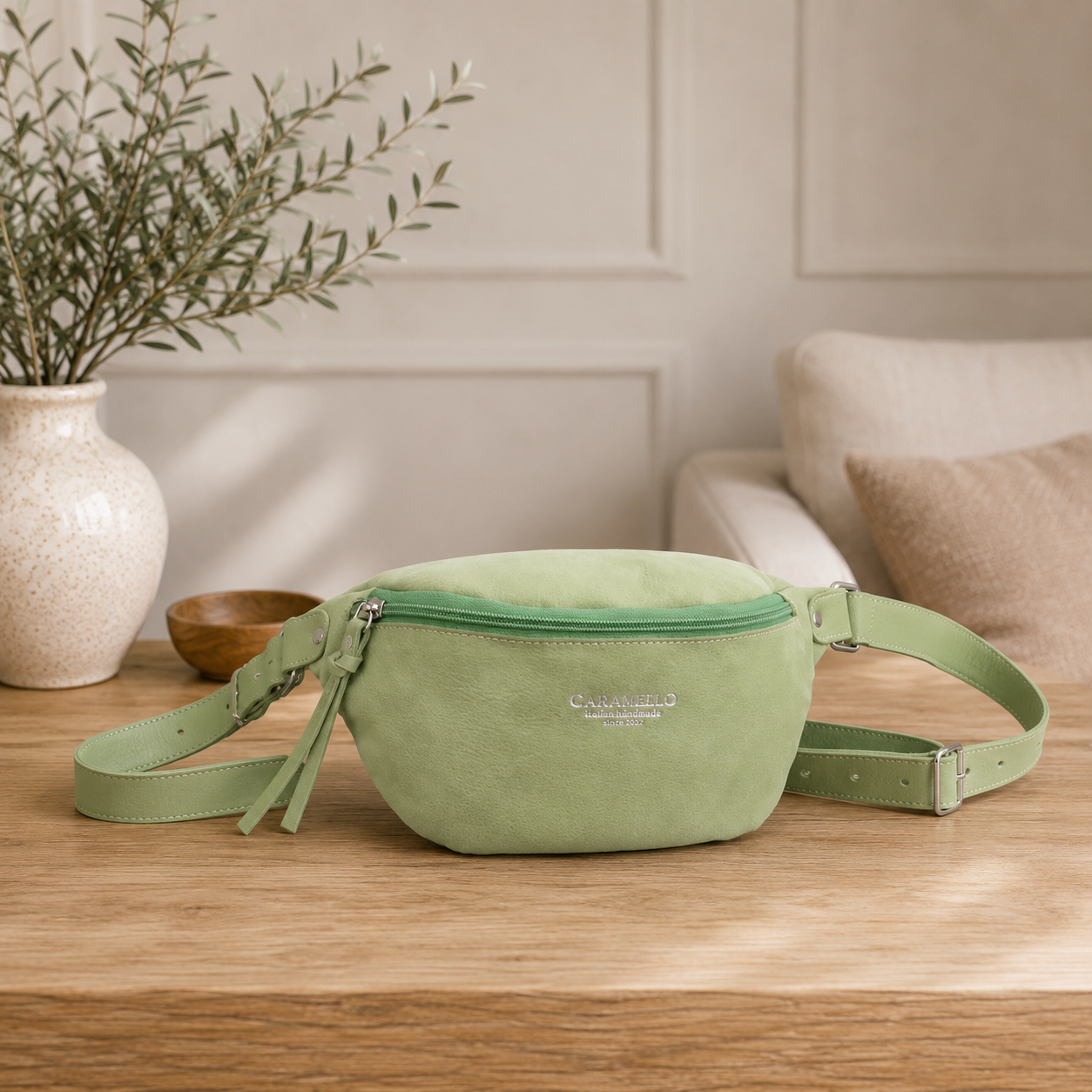 Riñonera de cuero verde