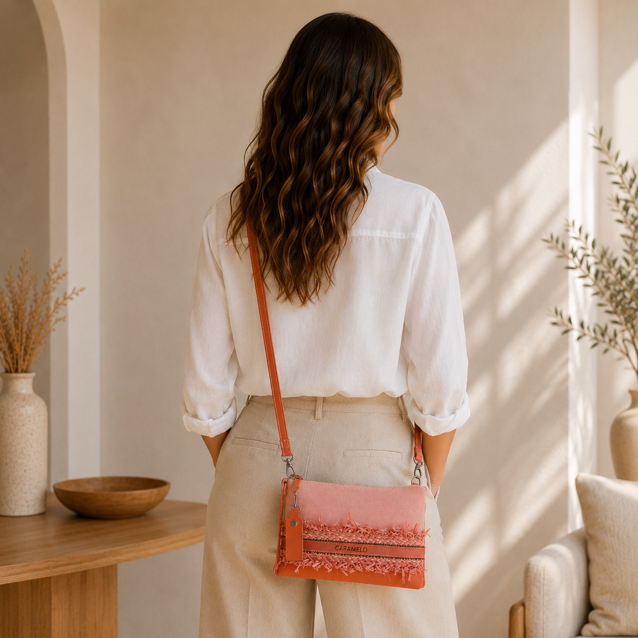 Bolso de hombro color coral