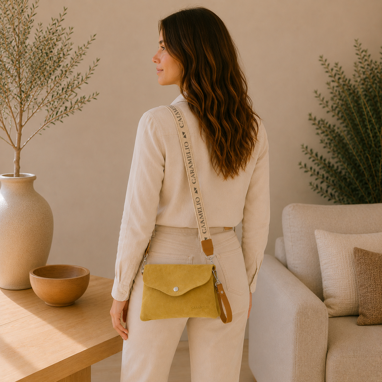 Bolso de cuero amarillo