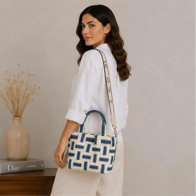 Bolso de hombro azul y natural