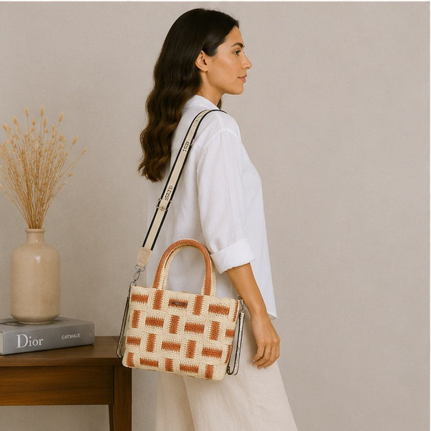 Bolso de hombro beige y natural