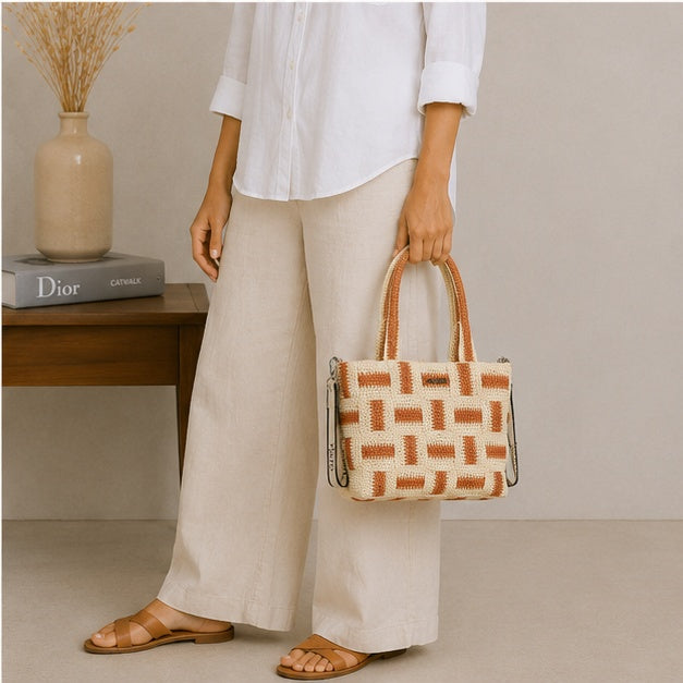 Bolso de hombro beige y natural