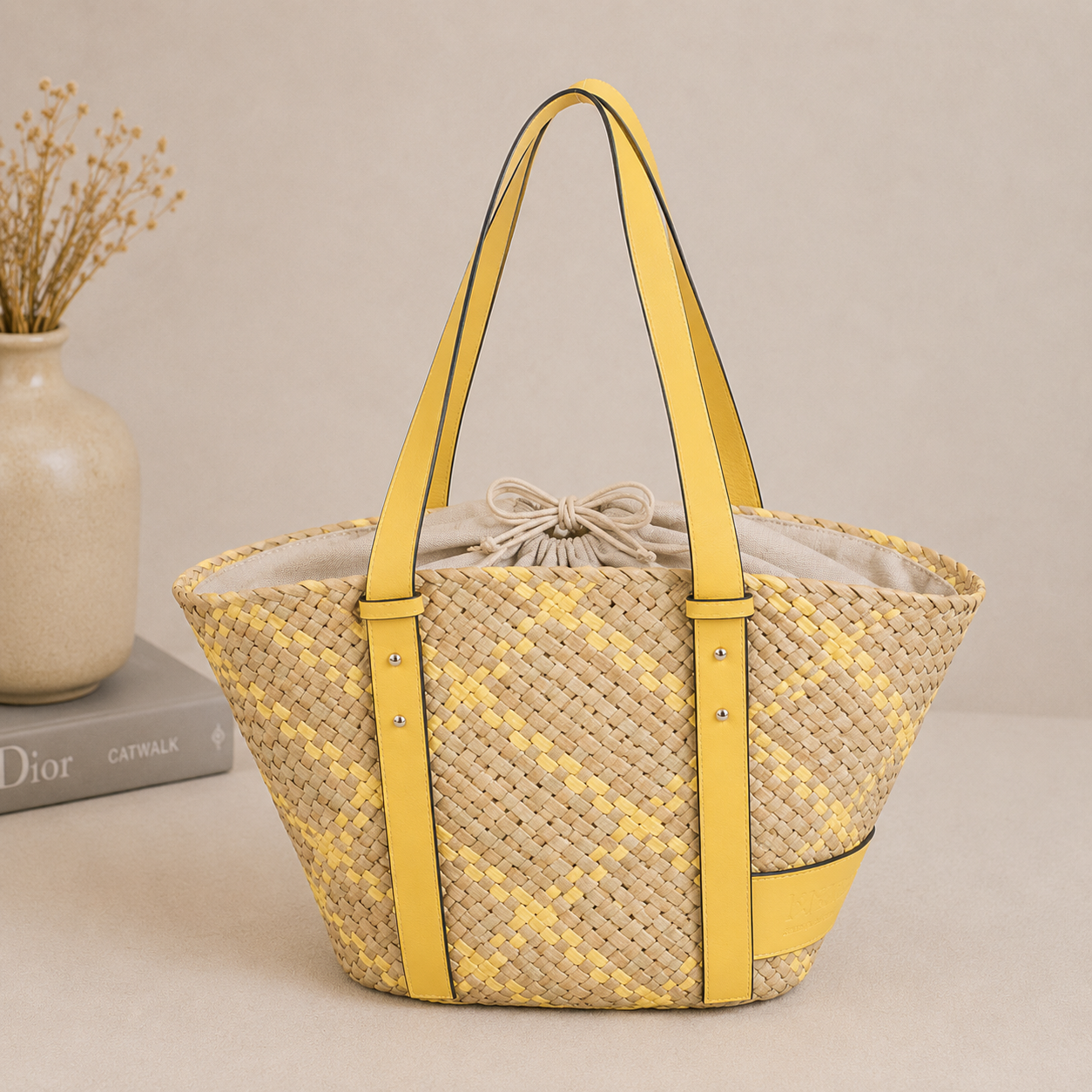 Bolso de hombro amarillo con bolsa de cordón