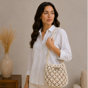 Bolso alargado con cordón color beige