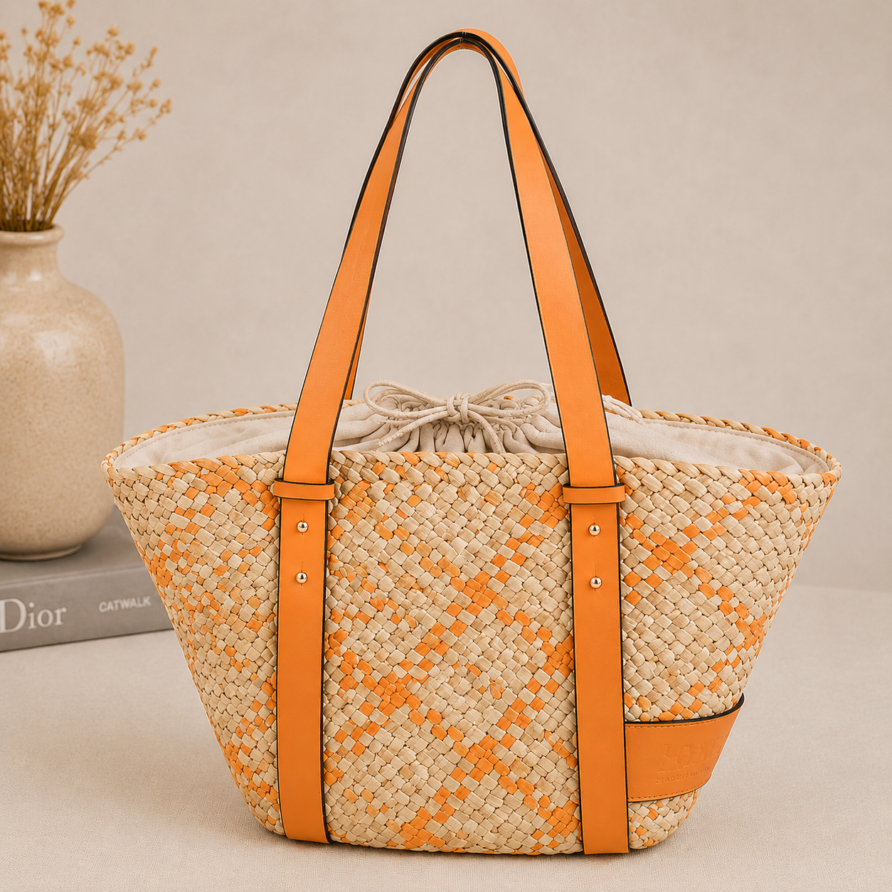 Bolso de hombro naranja con cordón ajustable