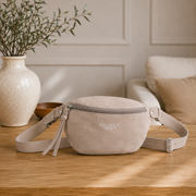 riñonera de cuero beige
