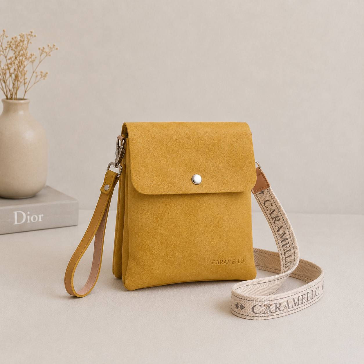 cartera de cuero amarilla