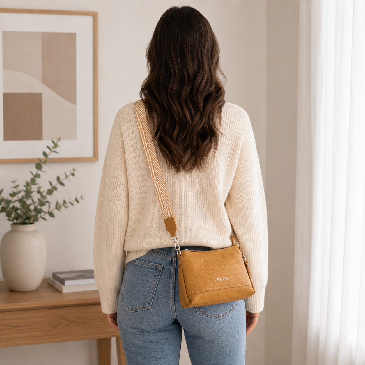 Bolso de mano de piel color mostaza