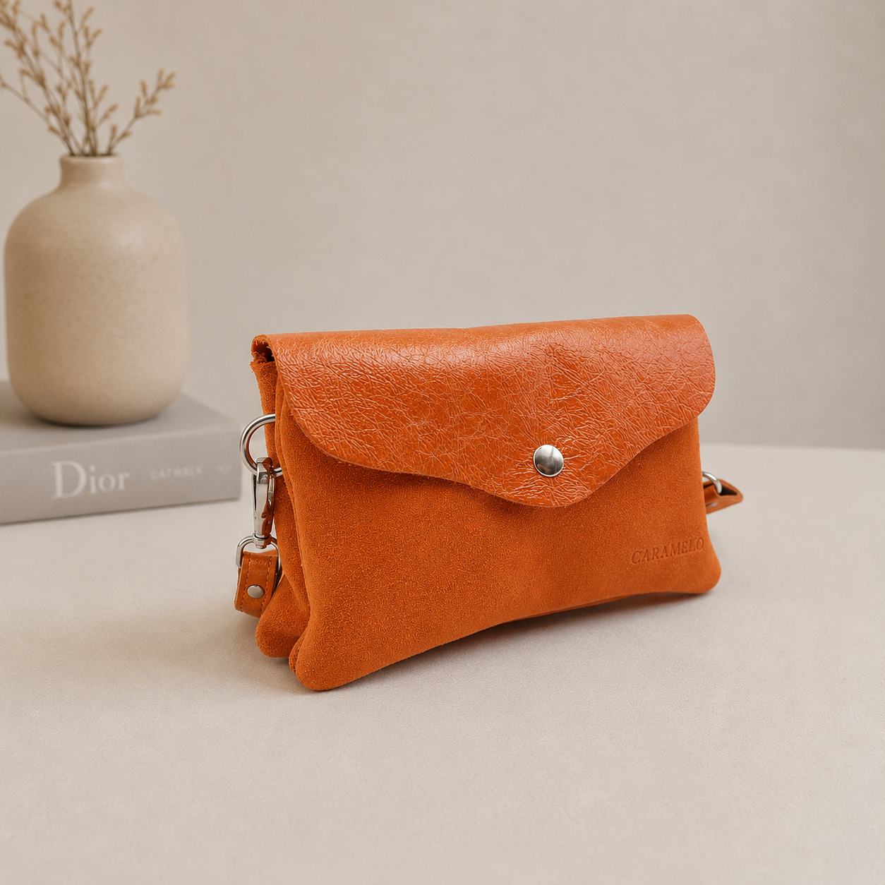 Bolso de piel naranja